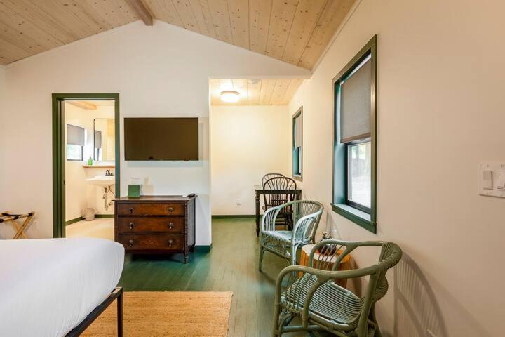 Piety Hill Motel 2*